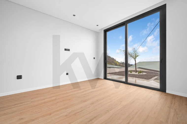 Moradia T3 para Venda em Arco da Calheta Foto 18