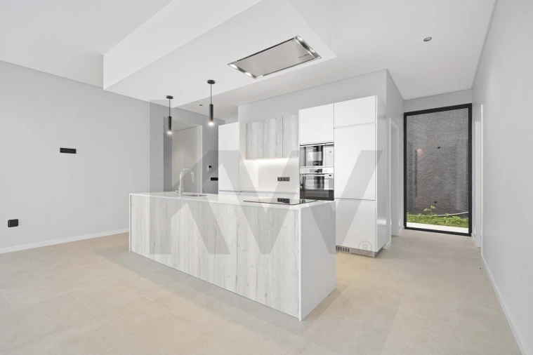 Moradia T3 para Venda em Arco da Calheta Foto 6