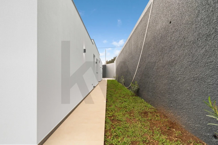 Moradia T3 para Venda em Arco da Calheta Foto 32