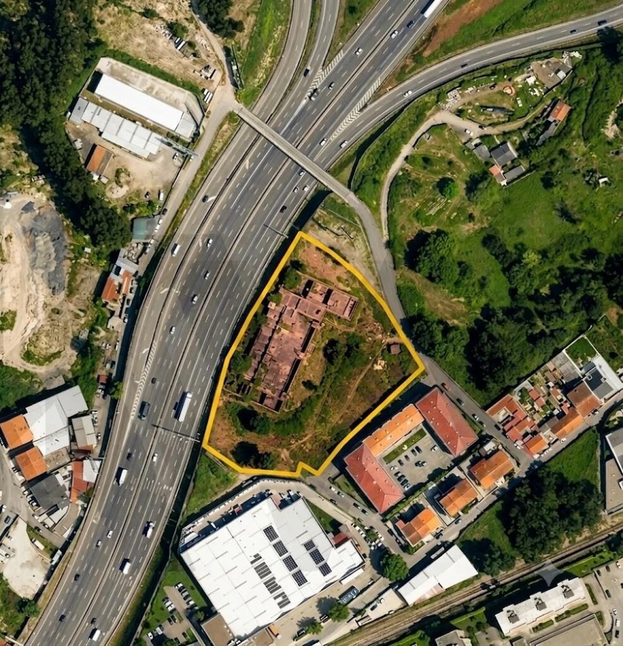 Terreno para Venda em Cidade da Maia Foto 1