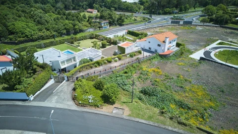 Moradia T4 para Venda em Rosto do Cão (São Roque)