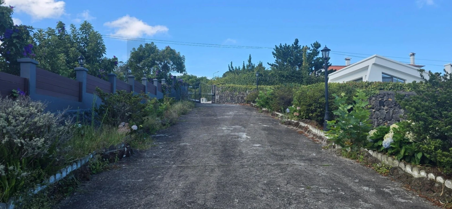 Moradia T4 para Venda em Rosto do Cão (São Roque) Foto 1