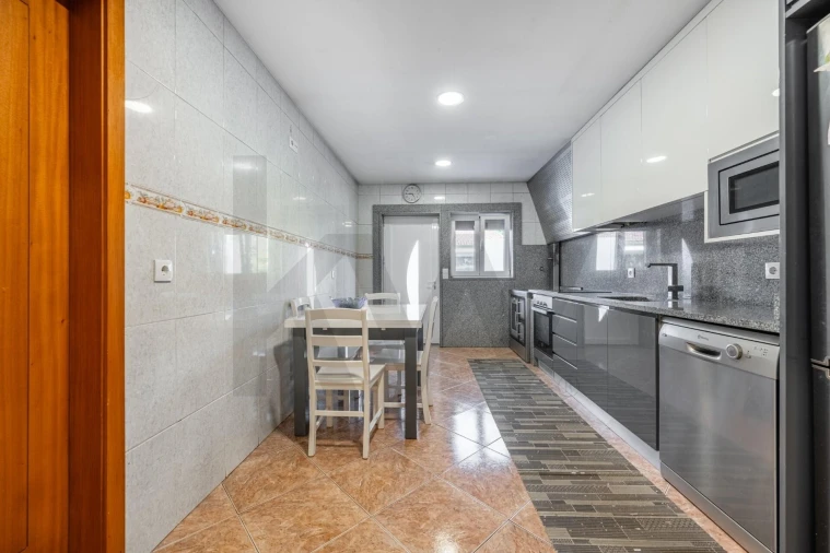 Moradia T3 para Venda em Monte Córdova Foto 7