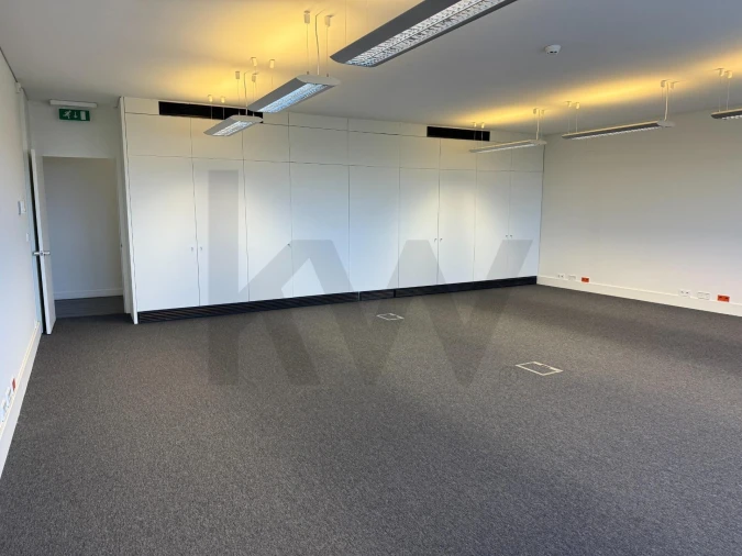 Escritório para Arrendamento em Porto Salvo Foto 5