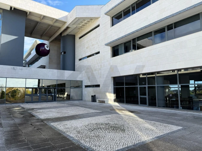 Escritório para Arrendamento em Porto Salvo Foto 9