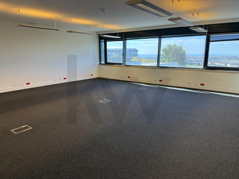 Escritório para Arrendamento em Porto Salvo Foto 4