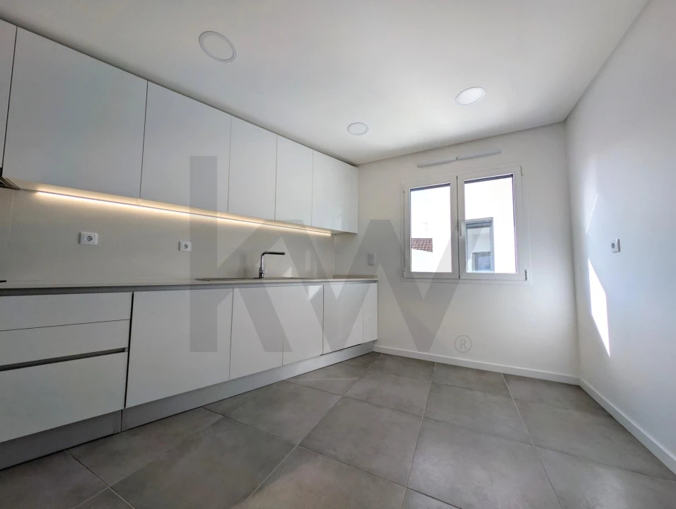 Apartamento T2 para Venda em Sacavém e Prior Velho Foto 4