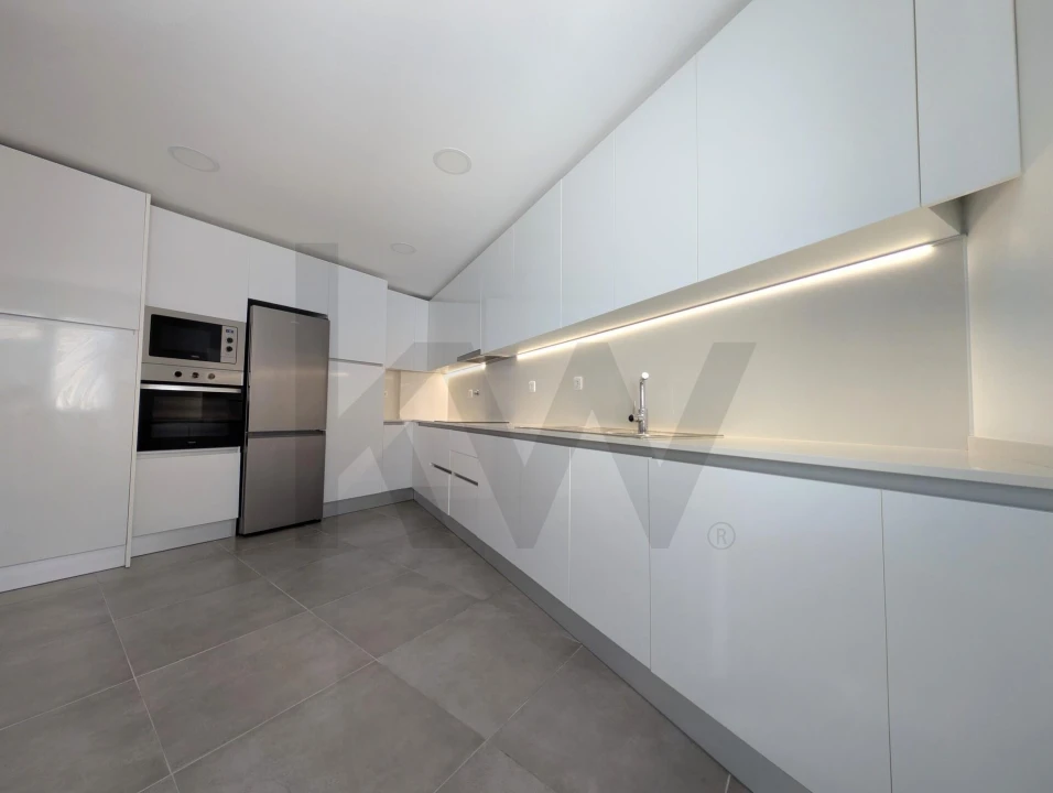 Apartamento T2 para Venda em Sacavém e Prior Velho Foto 1