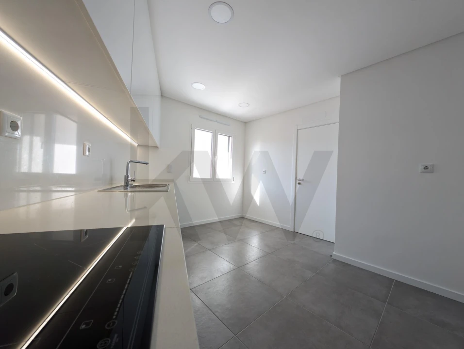 Apartamento T2 para Venda em Sacavém e Prior Velho Foto 2