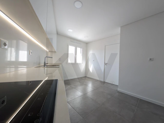 Apartamento T2 para Venda em Sacavém e Prior Velho Foto 2