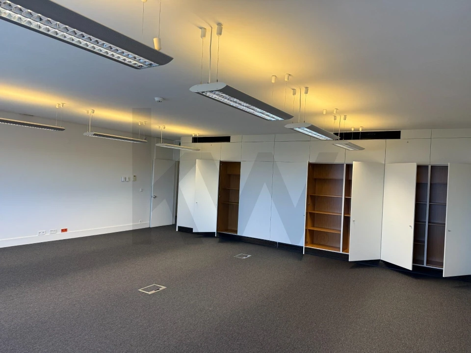 Escritório para Arrendamento em Porto Salvo Foto 5