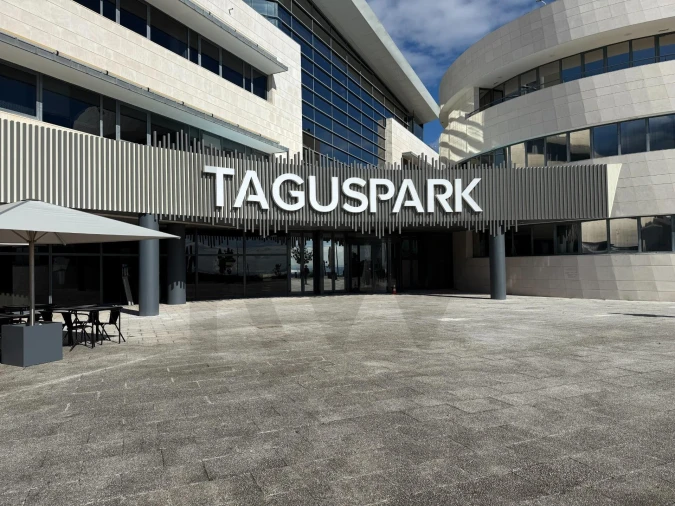 Escritório para Arrendamento em Porto Salvo Foto 12