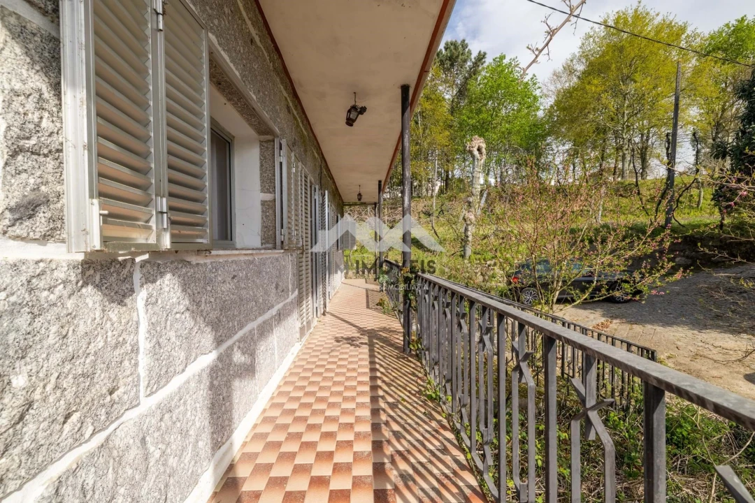 Moradia T3 para Venda em Airães Foto 38