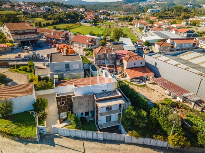 Moradia T4 para Venda em Rebordosa Foto 2