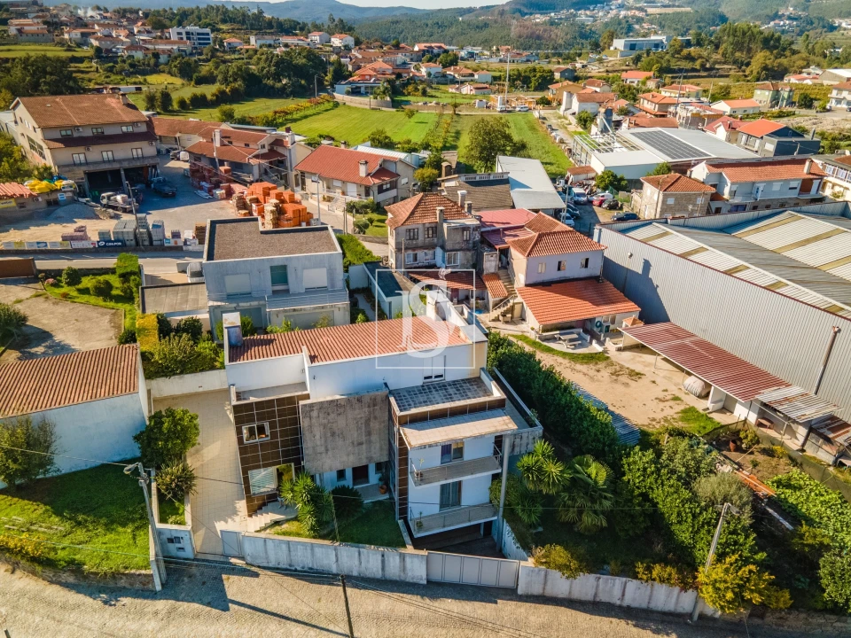 Moradia T4 para Venda em Rebordosa Foto 2