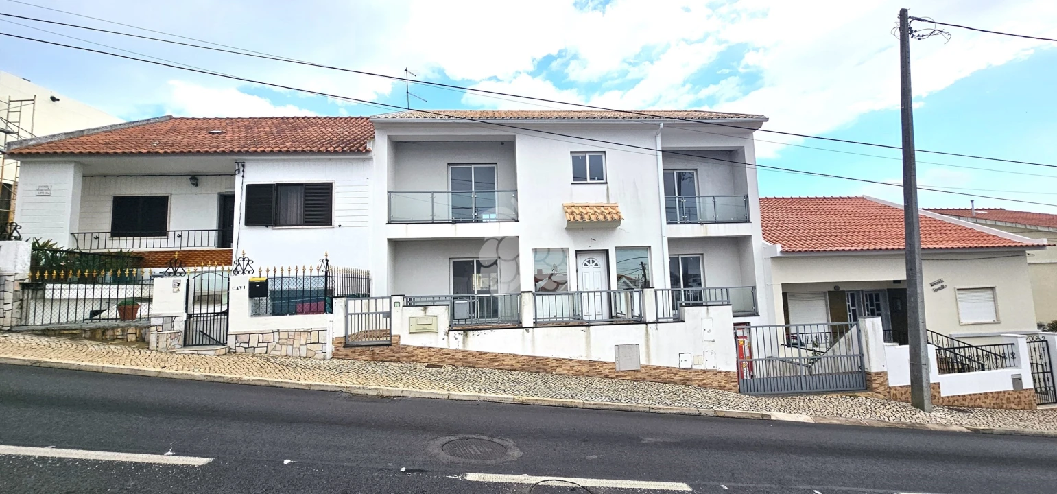 Moradia T3 para Venda em Laranjeiro e Feijó Foto 2