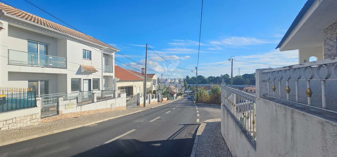 Moradia T3 para Venda em Laranjeiro e Feijó Foto 5