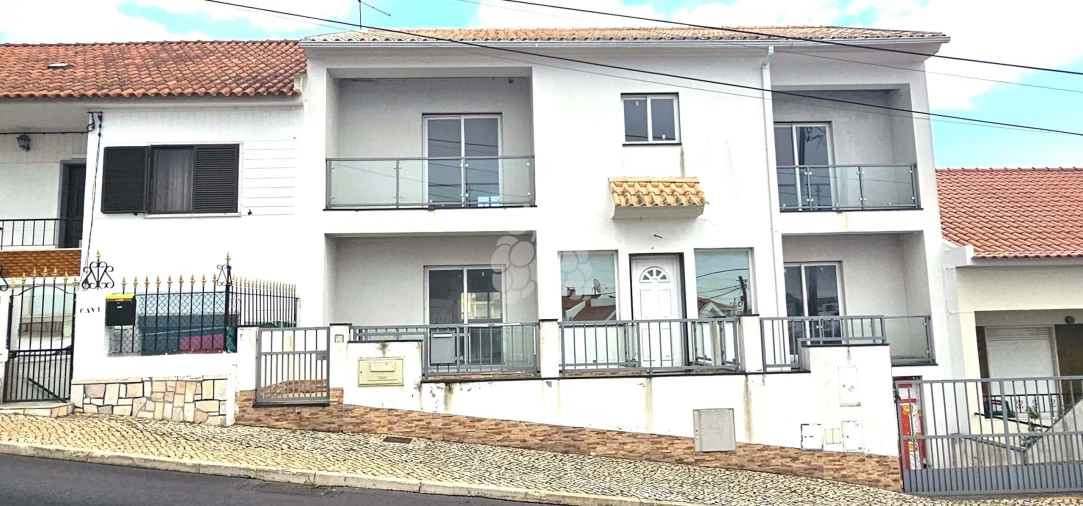 Moradia T3 para Venda em Laranjeiro e Feijó