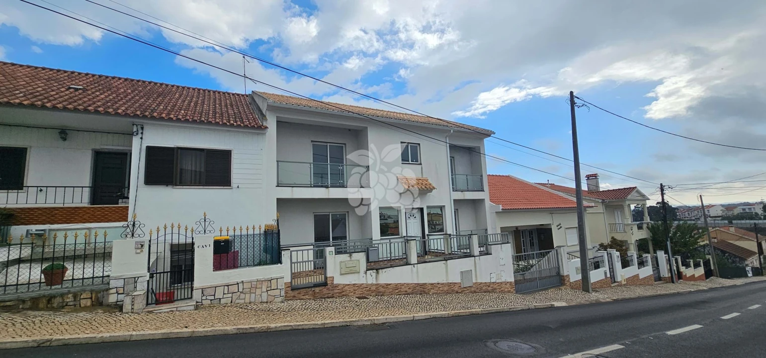 Moradia T3 para Venda em Laranjeiro e Feijó Foto 3