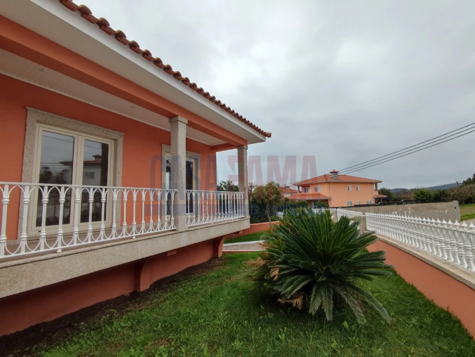 Moradia T3 para Venda em Nine Foto 1