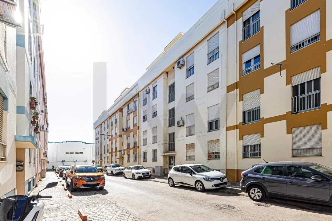 Apartamento T2 para Venda em Estômbar e Parchal Foto 2