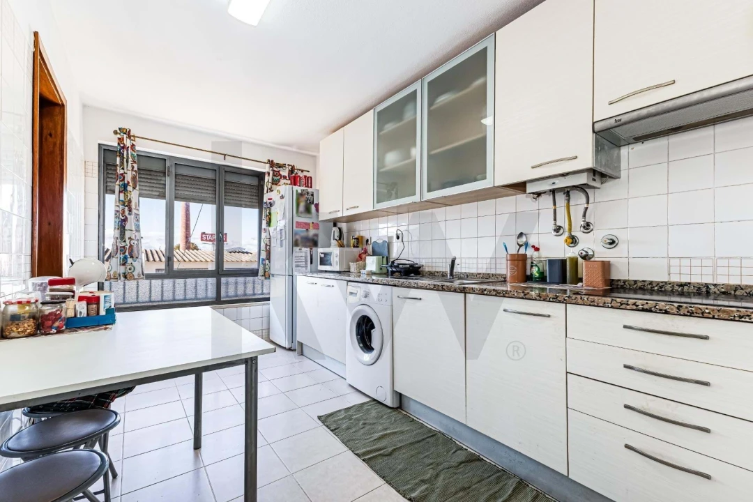 Apartamento T2 para Venda em Estômbar e Parchal Foto 4