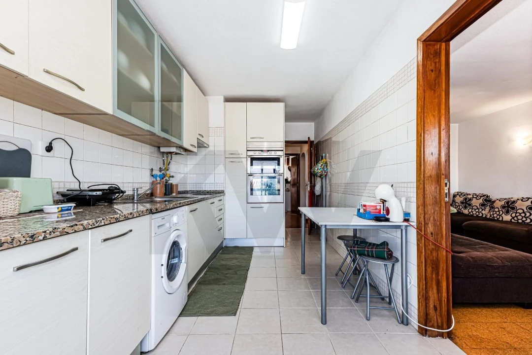 Apartamento T2 para Venda em Estômbar e Parchal Foto 5