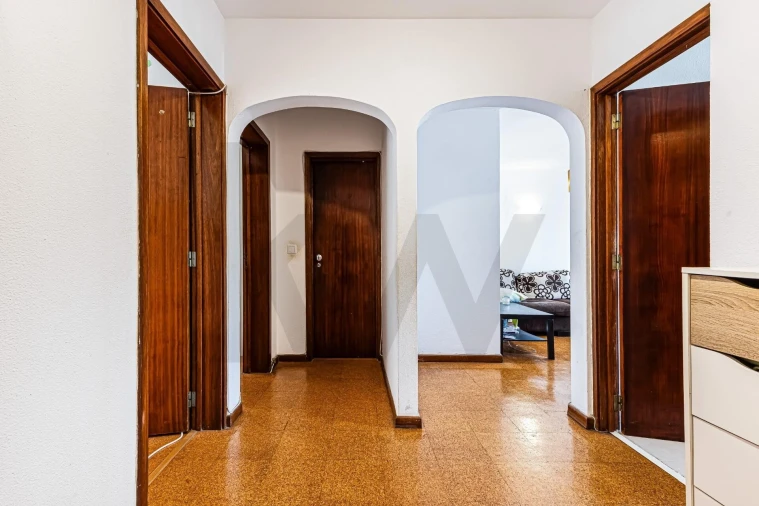 Apartamento T2 para Venda em Estômbar e Parchal Foto 3