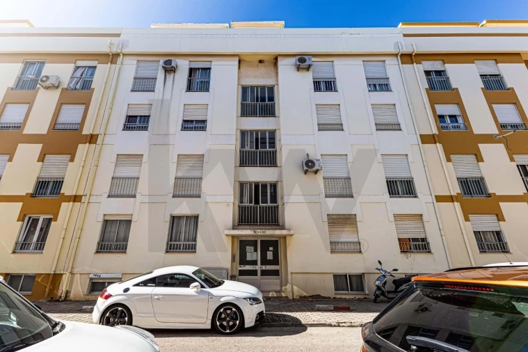 Apartamento T2 para Venda em Estômbar e Parchal Foto 17