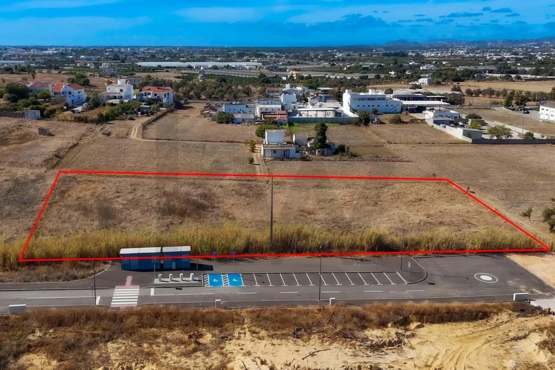 Terreno para Venda em Faro (Sé e São Pedro) Foto 1