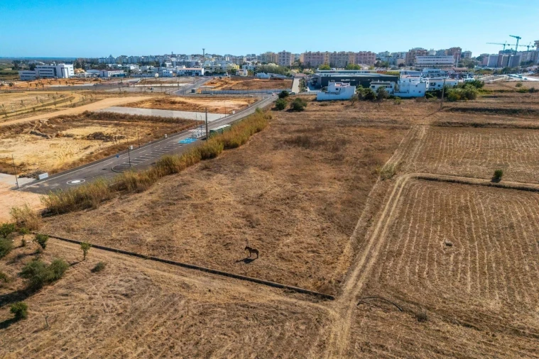 Terreno para Venda em Faro (Sé e São Pedro) Foto 1