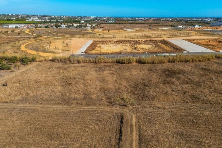 Terreno para Venda em Faro (Sé e São Pedro) Foto 2