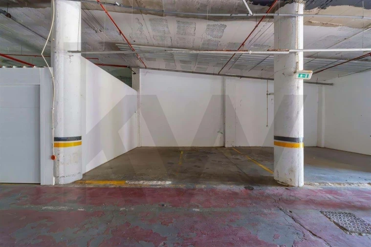 Garagem para Venda em Albufeira e Olhos de Água