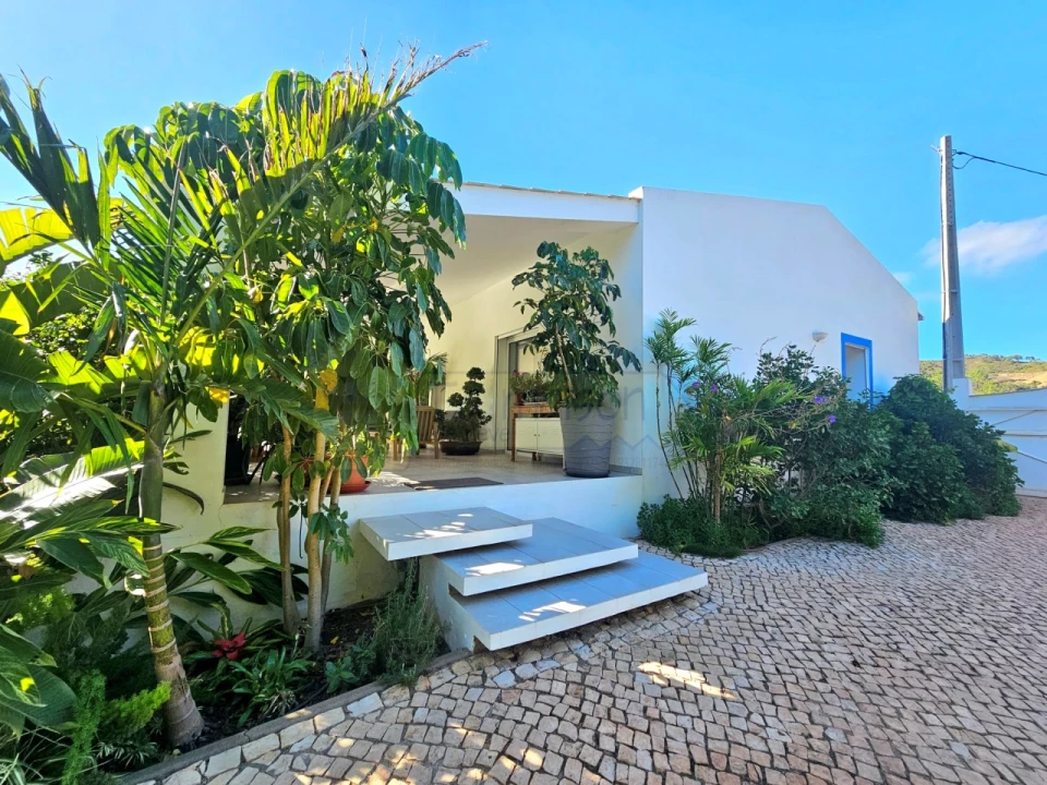 Moradia T2 para Venda em Alte Foto 1