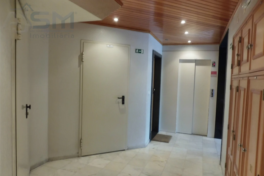 Apartamento T2 para Arrendamento em Águas Livres Foto 22