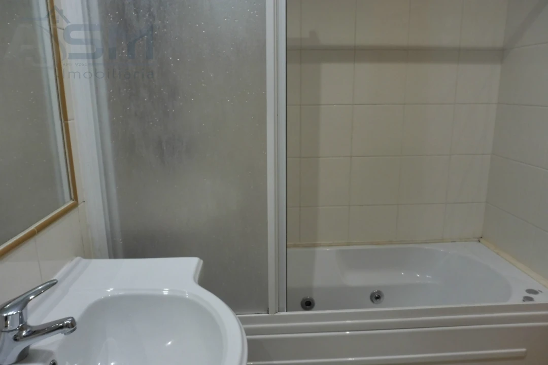 Apartamento T2 para Arrendamento em Águas Livres Foto 16