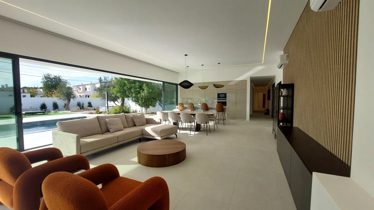 Moradia T4 para Venda em São Brás de Alportel Foto 3