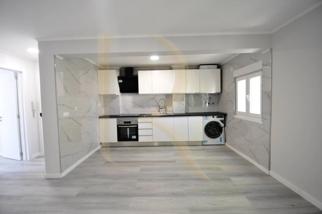 Apartamento T3 para Venda em Laranjeiro e Feijó Foto 2