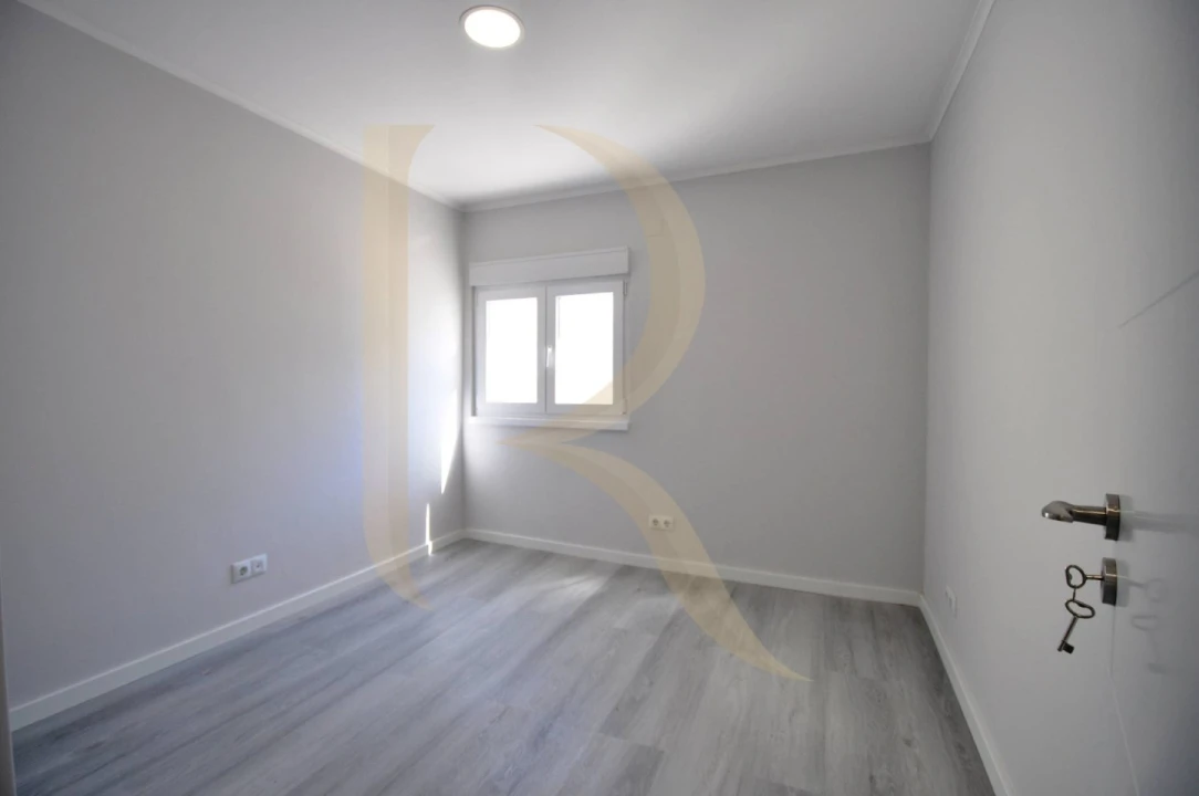 Apartamento T3 para Venda em Laranjeiro e Feijó Foto 7