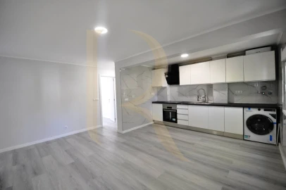 Apartamento T3 para Venda em Laranjeiro e Feijó