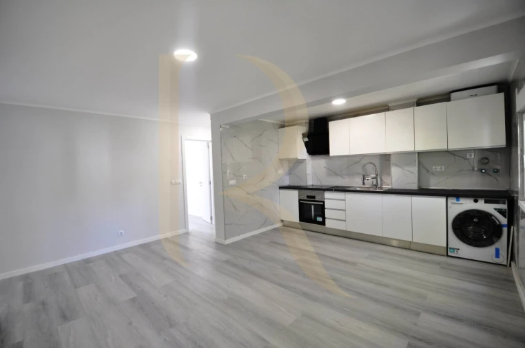 Apartamento T3 para Venda em Laranjeiro e Feijó Foto 3