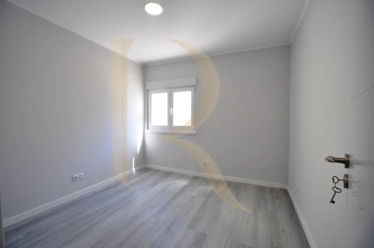 Apartamento T3 para Venda em Laranjeiro e Feijó Foto 7