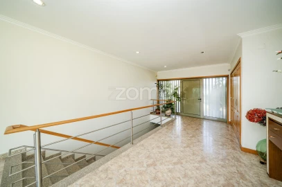 Moradia T7 para Venda em Ferreiros e Gondizalves