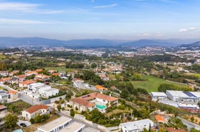Moradia T7 para Venda em Ferreiros e Gondizalves