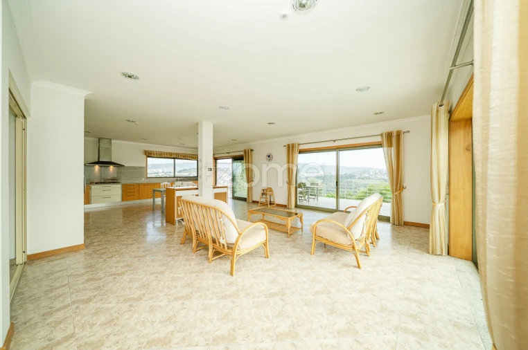 Moradia T7 para Venda em Ferreiros e Gondizalves