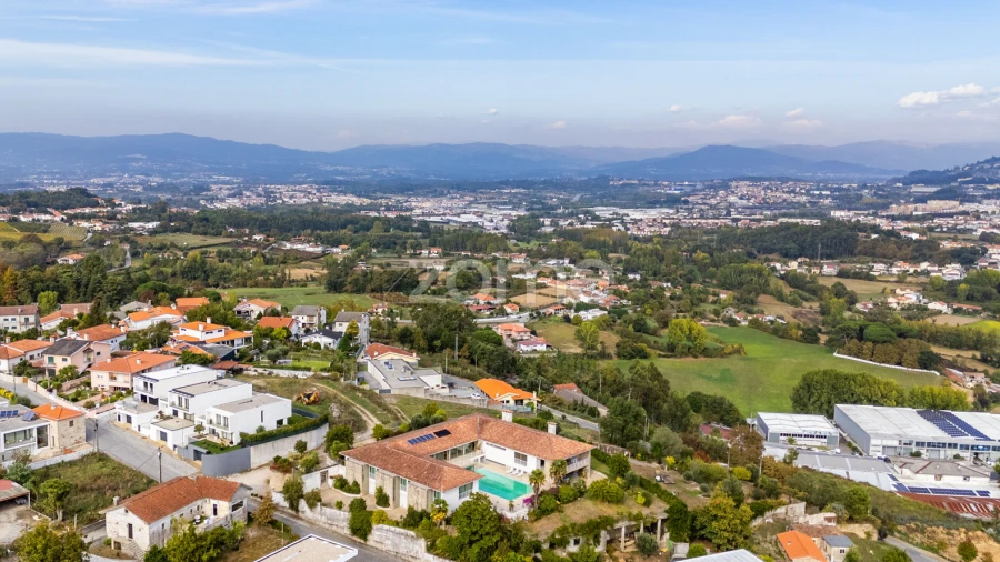 Moradia T7 para Venda em Ferreiros e Gondizalves