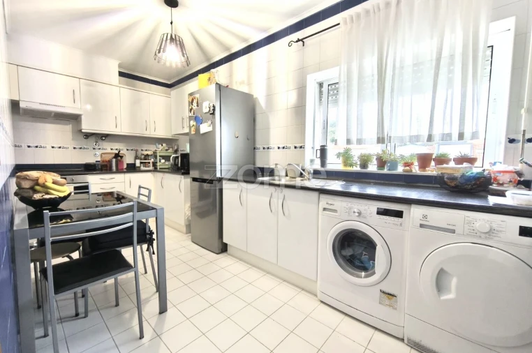 Apartamento T2 para Venda em Fajã de Baixo Foto 9