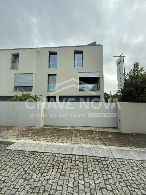 Moradia T4 para Venda em Aldoar, Foz do Douro e Nevogilde