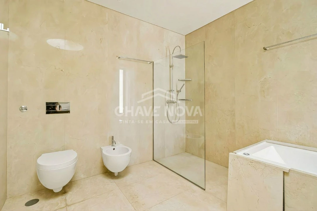 Moradia T4 para Venda em Labruge Foto 8