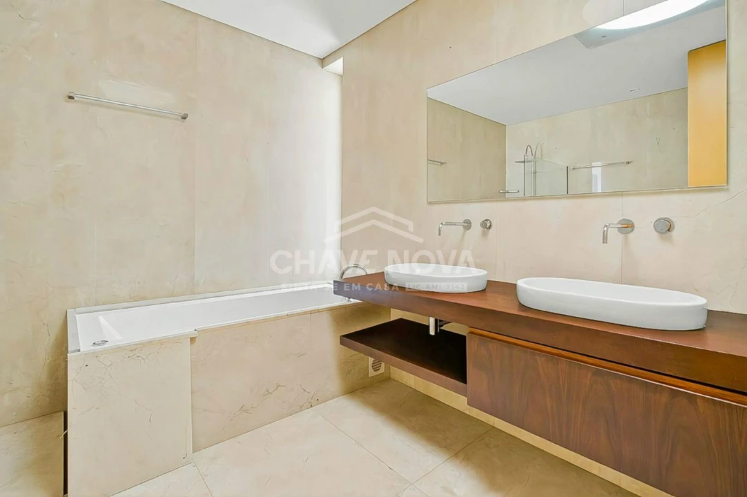 Moradia T4 para Venda em Labruge Foto 9